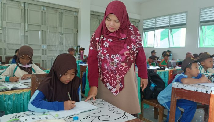 Cerita Zahra Almira, Siswi Berprestasi MIN 1 Dairi Selalu Meraih Juara Kelas