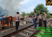 Polsek Sunggal Bakar Barak Tempat Transaksi Narkoba di P Sunggal Rajia Pinggiran Rel Kereta Api Serba Jadi, Sejumlah Barak Narkoba Dibakar