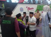 Berurai Air Mata, Wakil Bupati H. Jamri ST Dan Istri Sambut Jamaah Haji, Beliau Sangat Kecewa Pelayan Oto Bus Chandra Dalam Pelayanan Calhaj