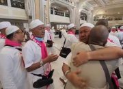 Setelah Usai Laksanakan Rangkaian Ibadah  Haji,Tangis Haru Sesama Jemaah Saling Berpelukan Puji Syukur Pada Allah