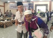 H. Candra Lubis Sambut Kedatangan Jemaah Haji Lansia Asal Muara Batang Gadis.