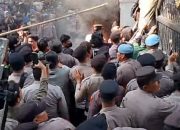 Unjuk Rasa di Depan DPRD Sumut Ricuh, Wartawan Dipukuli Oknum Polisi dan Pol PP.