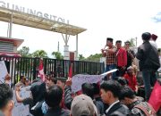 Ketua MAPERWA UNIAS mengutuk keras tindakan diskriminatif oknum Kepolisian Resort Nias, pada saat aksi digedung walikota gunungsitoli.    