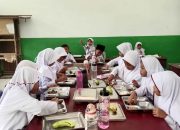 Wajah Ceria dan Penuh Antusias Siswa MIN 2 Labura Sambut Program MBG