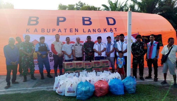 Gerindra Sumut Bagikan 1000 Paket Sembako untuk Korban Banjir di Langkat