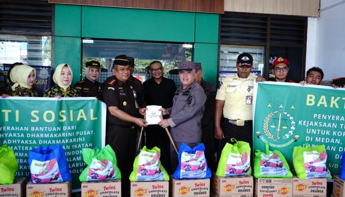 PASTIKAN PELAYANAN DAN KEPENTINGAN HUKUM MASYARAKAT BERJALAN BAIK, KAJATI SUMUT KUNJUNGI KEJAKSAAN NEGERI MEDAN DAN LANGKAT