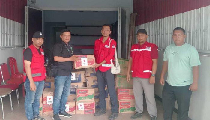 PMI Kota Medan Datangi Posko  Forwaka Peduli Bencana Banjir Dan Serahkan Bantuan 