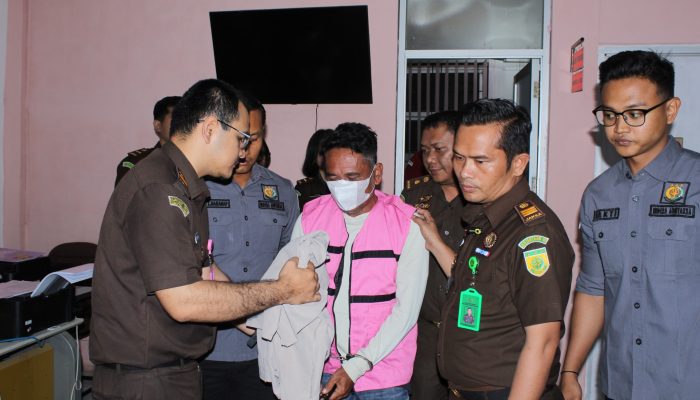 Ketua Koptan Tabuyung Di Tahan Kejari Madina Dalam Kasus Tipikor Dan Merugikan Negara Rp. 1,99 Miliar, Dalam Kasus Peremajaan Kebun Kelapa Sawit Tahun 2021