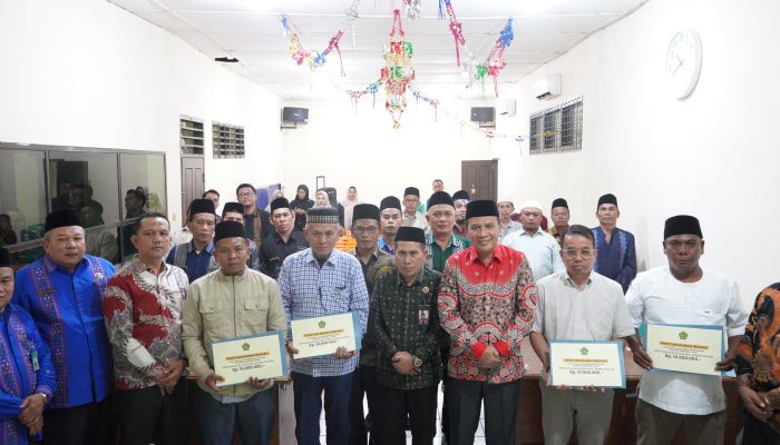 Kemenag Sumut Serahkan Bantuan Masjid Terdampak Bencana di Tapsel dan Tapteng