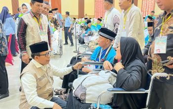 Ketua PPIH Embarkasi Medan Sambut 360 Jemaah Kloter 01 Asal Binjai Dan Medan