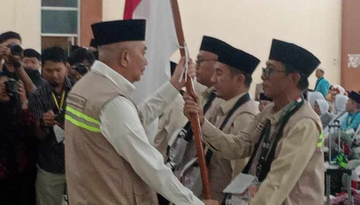 Sekda Pemprovsu lepas kloter 1 jammah haji Embarkasi Medan Didampingi Oleh Kanwil Kemenhaj sumut Tanpa Iringan Talbiyah