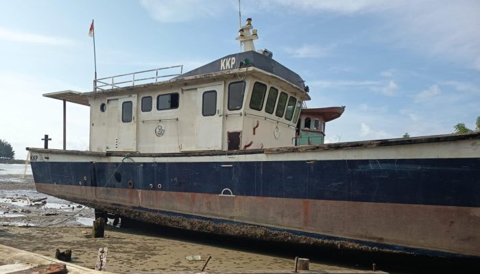 Mubazir” Kapal Bantuan KKP 2016 Terbengkalai di Lampulo, DPRK Simeulue Soroti Pengelolaan