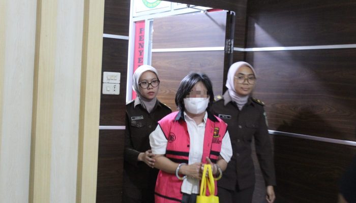 Tim Penyidik Kejari Gunungsitoli Tahan ROZ Dalam Kasus Tipikor RSU Pratama Nias  Sebesar Rp.38,5 Milyar