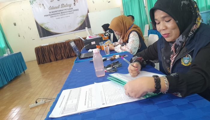 Hj. Nurainun Siregar, Dalam Musim Haji 2026 Di Percaya Di Sekretariat PPIH Embarkasi Medan