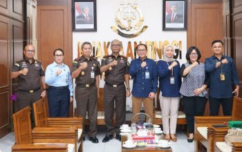 Kejatisu Muhibuddin.SH.MH Terima Kunjungan  Audensi Pimpinan Dan Management Garuda Indonesia Cabang Medan