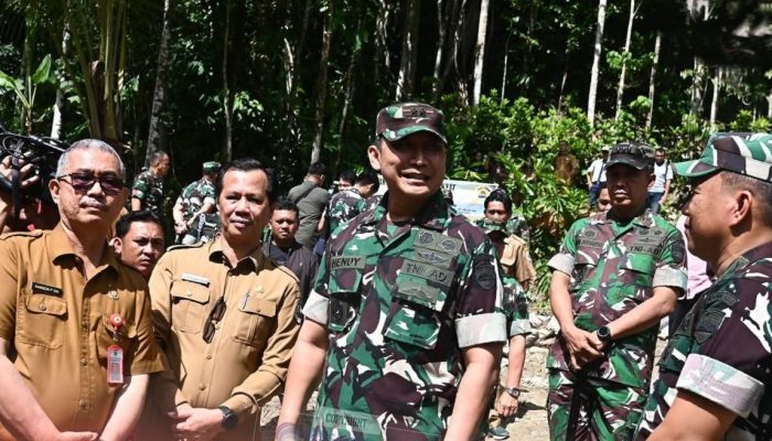 Sekda Nias Dampingi Pangdam I/BB Tinjau Karya Bakti Skala Besar TNI AD 