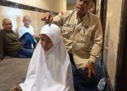 Pembimbing Ibadah KNO 13 Berikan Terapi Gratis kepada Jemaah Haji dengan Alat Barqun