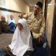 Pembimbing Ibadah KNO 13 Berikan Terapi Gratis kepada Jemaah Haji dengan Alat Barqun
