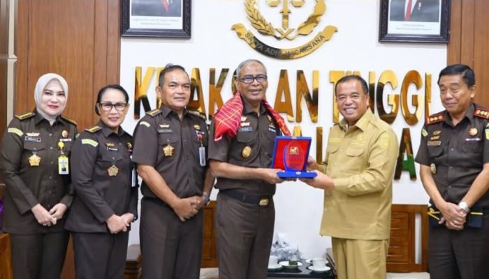 Kajatisu Muhibuddin.SH.MH Menerima Kunjungan Bupati Karo Brigjen Pol (Purn) Antonius Ginting Di Dampingi Kejari Karo Edmon Purba.SH.MH