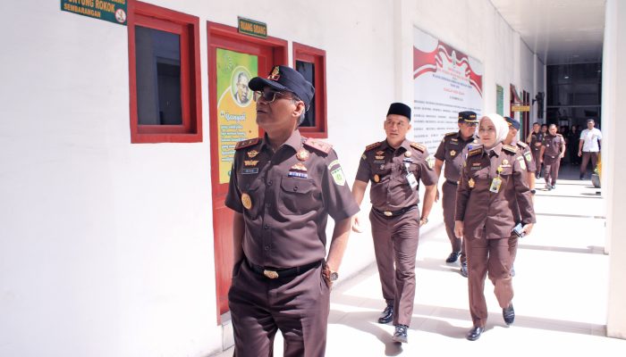 Kejatisu Muhibuddin SH.MH Inspeksi Mendadak Kajari Belawan, Pastikan Kondisi Kinerja Jajaran 