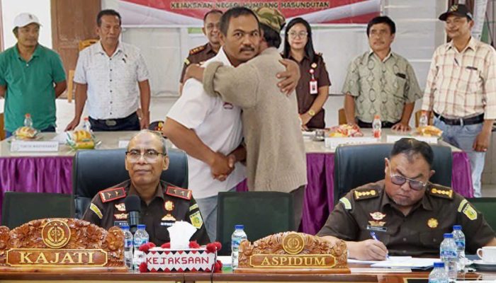 Kajati Sumut Muhibuddin.SH.MH Di Dampingi Aspidum Kejati Sumut Suhendri.SH.MH Saat Pimpin Ekspos Restorative Justice Di Kejari. Humbang Hasundutan