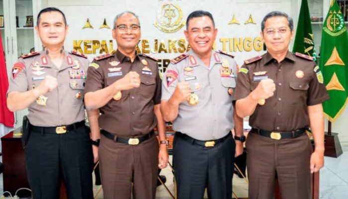 Kapolda Sumut Irjen.Pol Whisnu Hermawan Dan Wakapolda Brigjen.Pol.Sony Serta PJU Poldasu Sumut  Silaturahmi Dengan Kajati Sumut 