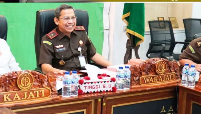 Kejati Sumut Muhibuddin SH.MH Didampingi  Wakajati Eko adhyaksono, SH.,MH, Asisten tindak pidana umum Suhendri, SH.,MH,  Dalam  Ekspos Restorative Justice Antara Kakak Beradik Di Kejari Padangsidimpuan
