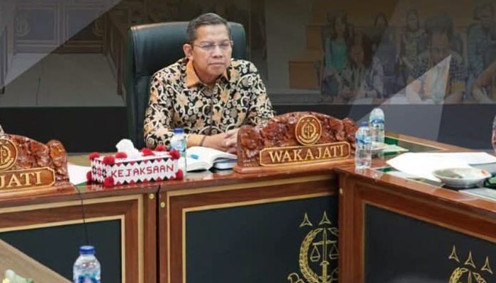 Kajati Sumut Muhibuddin.SH.MH Didampingi Oleh Wakajatisu, Dan Aspidum Pimpin Secara Virtual Kasus Pidum Di Kejari Humbang Hasundutan Melalui MKR