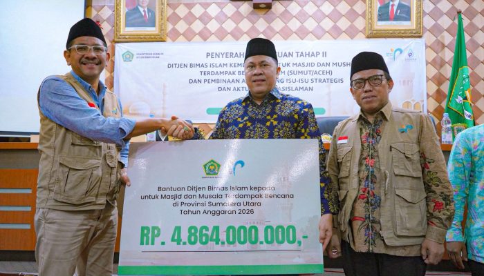 Serahkan Bantuan Bencana di Sumut dan Aceh, Dirjen Bimas Islam Tekankan Pentingnya Ekoteologi
