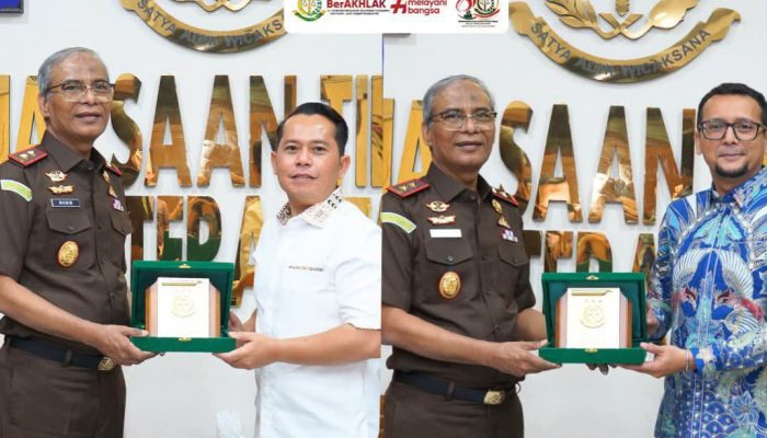 Kajatisu Muhibuddin.SH.MH Menerima Audensi Kunjungan Bupati Labuhan Batu Selatan Dan Bupati Padang Lawas