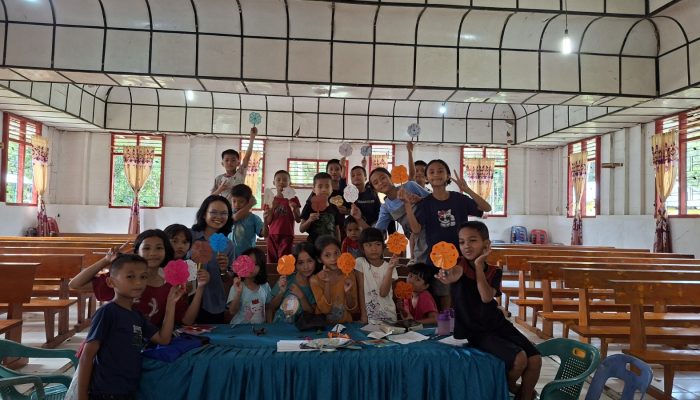 Dedikasi Penyuluh Agama di Pelosok Nias Barat Mendampingi Anak-Anak Bertumbuh dalam Iman